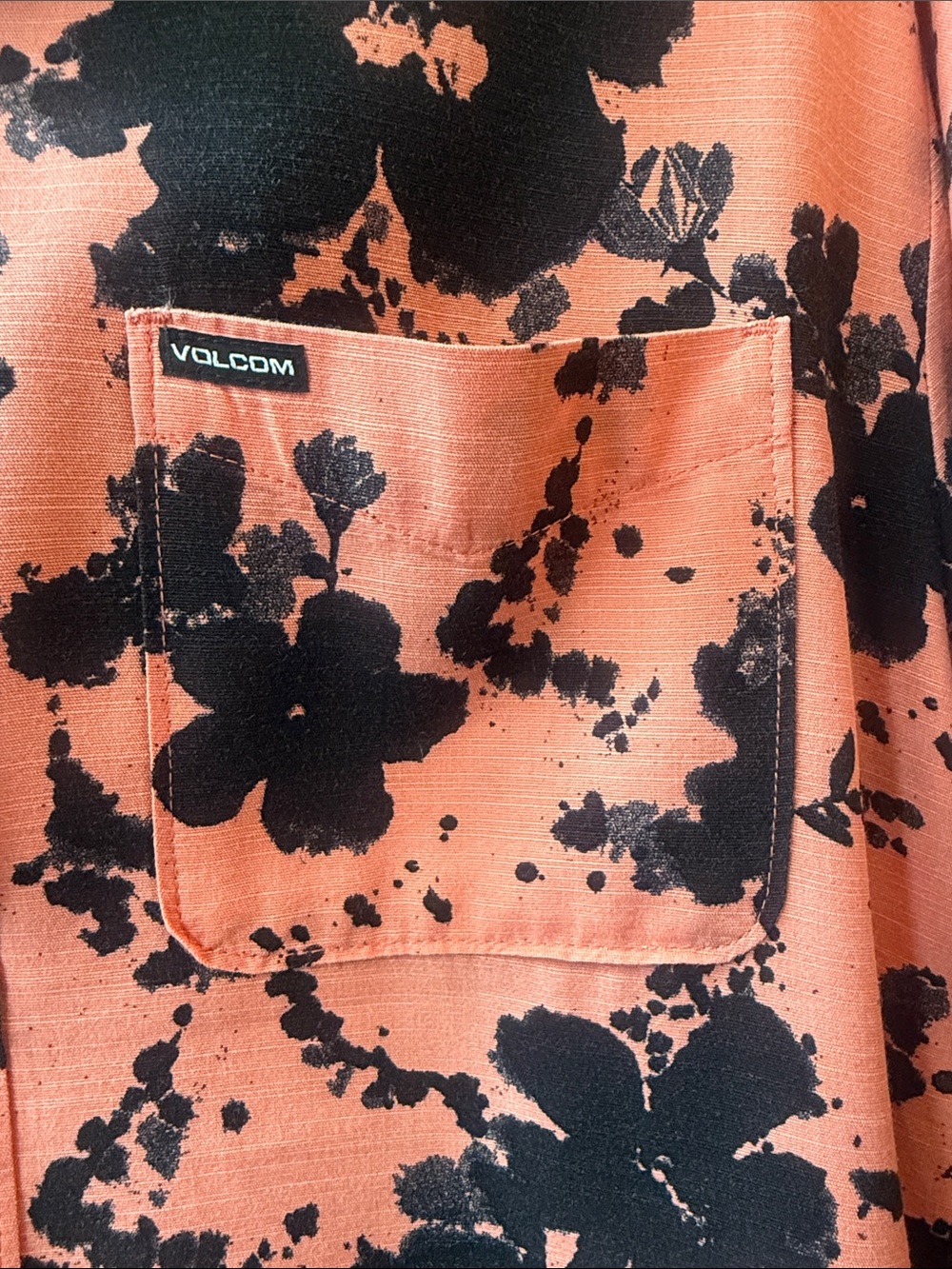 Volcom: Coral & Black Floral Burst Short-Sleeve Men's Shirt Sz: M (Like New) - Picture 4 of 7
